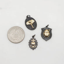 Cargar imagen en el visor de la galería, Colgante de insecto, elefante y cruz con forma de corazón, latón chapado en oro de 18 quilates/negro, dije de animal, dije para pulseras y collares, accesorios de joyería S20383