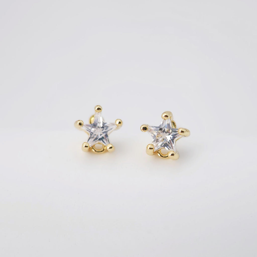 Poste de oro de 18 quilates con pavé de circonitas cúbicas estrelladas de 9 x 9,3 mm. Pendientes de botón sin níquel. Accesorios hipoalergénicos D0248.