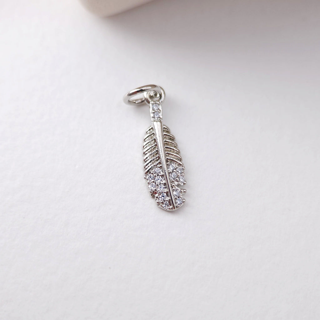 Dije de hoja con pavé de circonita cúbica, colgante de hoja, conectores para pendientes Danity, dijes para pendientes de latón chapado en oro auténtico de 18 quilates, accesorios de joyería S1203