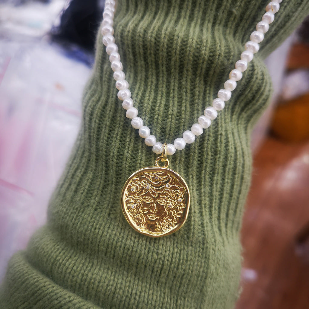 Gold Beauty Charm, 18K Gold Plated Round Pendant, 25mm, Necklace Making Charm, Jewelry Findings Round S1015