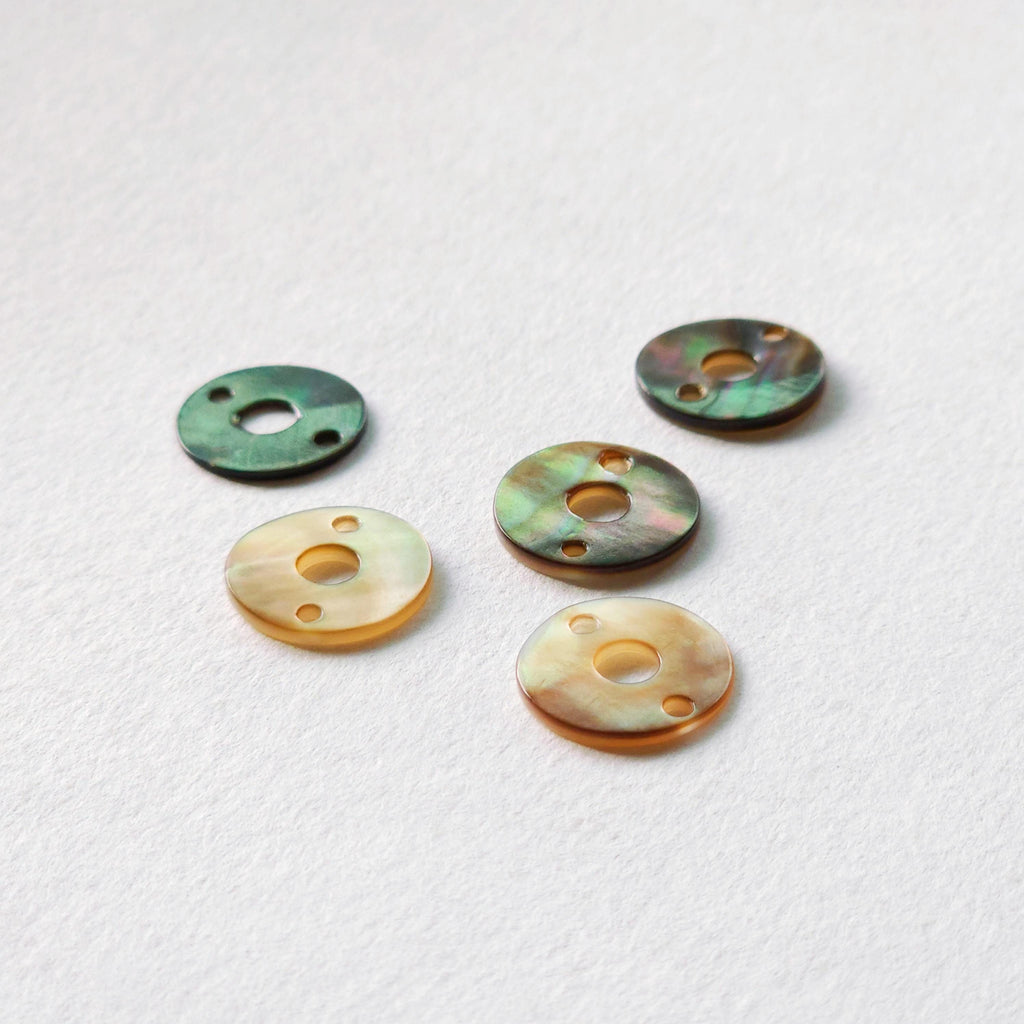 Round Black Mother-of-Pearl, MOP Shell Pendant, Engraved Black Nacre, Shell Charm, Button Pendants Shell Jewelry Making Findings RY046