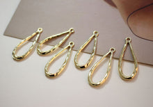 Cargar imagen en el visor de la galería, 10 colgantes irregulares calados, chapados en oro de 14 quilates, colgantes de gota, colgantes para collares, accesorios para bisutería ZZ083