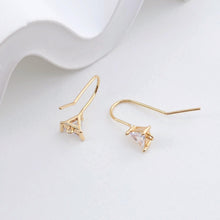 Cargar imagen en el visor de la galería, Alambres para pendientes chapados en oro de 18 quilates, ganchos triangulares con pavé cúbico, sin níquel, ganchos de pez, alambres para joyería ZX310