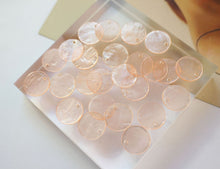 Cargar imagen en el visor de la galería, 10 colgantes de concha multicolor, redondos, para aretes y bisutería ZZ062