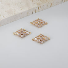 Cargar imagen en el visor de la galería, Dije de conector de rombo, colgante de cristal de circonita cúbica, dijes para pendientes de latón bañado en oro auténtico, accesorios de joyería CC024-F058