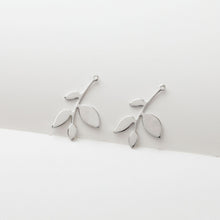 Load image into Gallery viewer, Gold Leaves Charms, 18K Gold Plated Plants Charms, Leaf Pendant,  Necklace Charms, Jewelry Findings S353