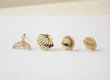 تحميل الصورة إلى عارض المعرض، أقراط أذن أنيقة على شكل صدفة/ذيل سمكة مع حلقة، من الذهب عيار 14 قيراطًا، وفضة S925، خالية من النيكل، أقراط أذن مرصعة بالصدف JJ018