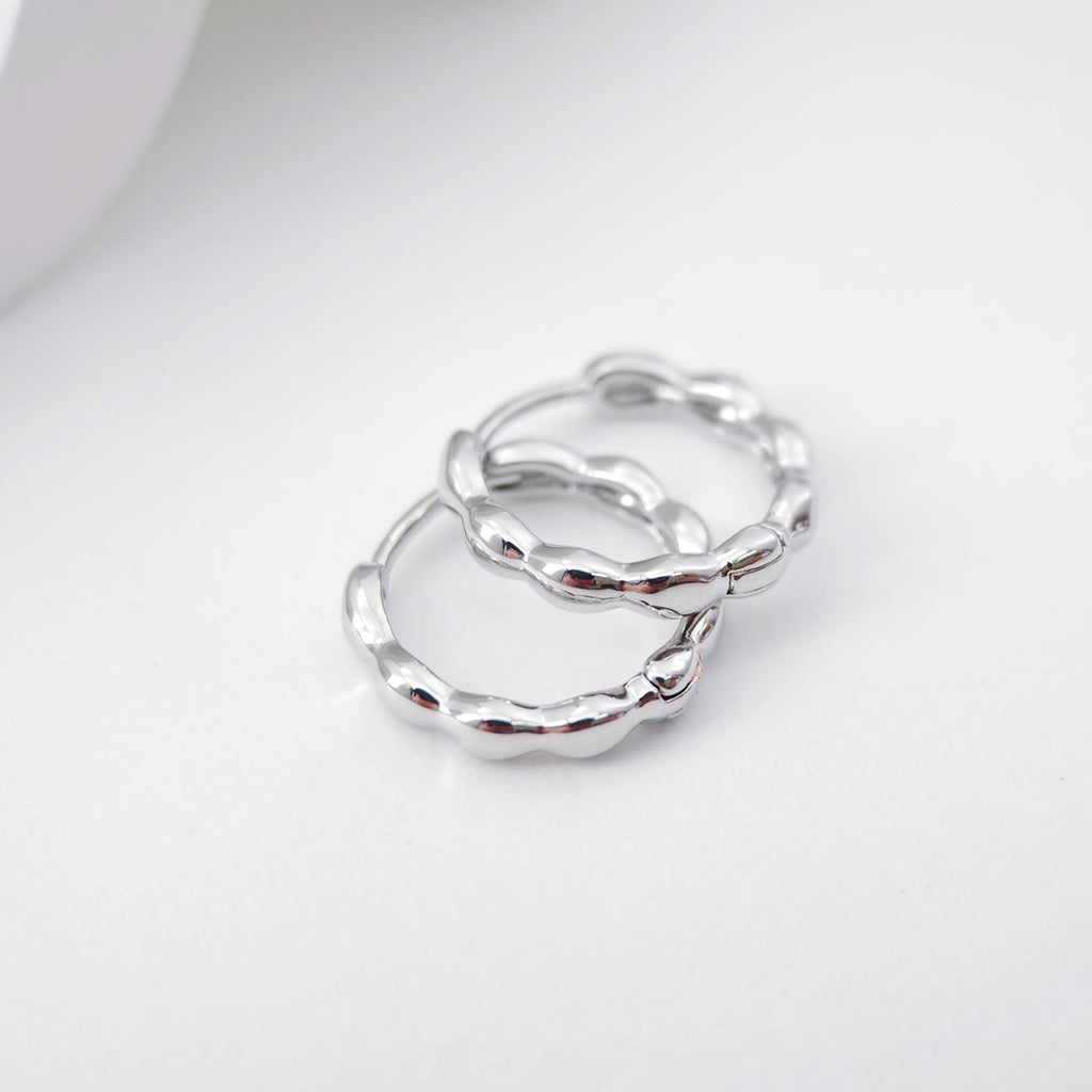 Gold Wavy Hoop Earring, 16mm, 18K Gold Plated Leverback Earrings, Huggie Hoops Earring D0104