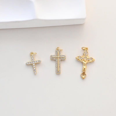 Dijes de cruz, colgante de cruz con pavé de circonitas, colgante religioso, latón chapado en oro de 18 quilates, dijes para hacer collares, accesorios de joyería S1333