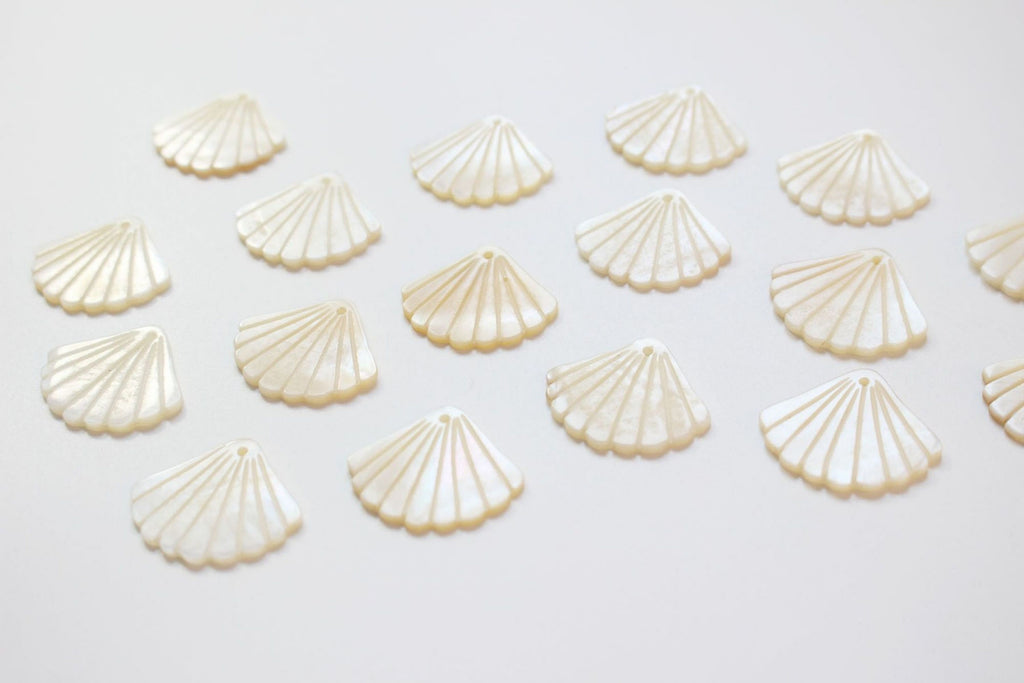 10pcs Leaf Shape Shell Pendant, Shell Pendant, Shell Charm, Earring Making Findings, Jewelry Making Findings ZZ100