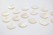 Load image into Gallery viewer, 10pcs Leaf Shape Shell Pendant, Shell Pendant, Shell Charm, Earring Making Findings, Jewelry Making Findings ZZ100