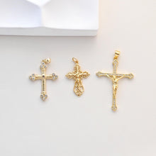 Cargar imagen en el visor de la galería, Dijes de cruz, colgante de cruz con pavé de circonitas, colgante religioso, latón chapado en oro de 18 quilates, dijes para hacer collares, accesorios de joyería S1335