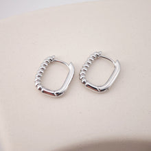 Load image into Gallery viewer, U Shape Earring Hoop, Hammered Huggie Hoops Earring Finding, Ear Hoops, 15.4*13mm, hoop earrings D0116