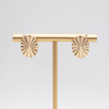 تحميل الصورة إلى عارض المعرض، أقراط أذن بيضاوية الشكل بتصميم مطوي مع حلقة، دبوس أذن من الفضة الاسترلينية 925 خالٍ من النيكل، أقراط أذن بيضاوية الشكل مقطوعة بالماس، نتائج أقراط مضادة للحساسية ZX101