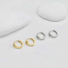 Cargar imagen en el visor de la galería, Aros de circonita cúbica con forma de estrella, redondos, de 13,7 mm, chapados en oro de 18 quilates, con cierre de palanca, D0506