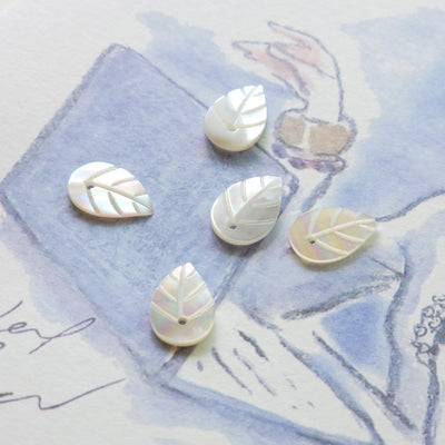 Leaf Shape White Mother-of-Pearl, MOP Shell Pendant, White Nacre, Shell Charm, Mother of Pearl Jewelry Making Findings RY001