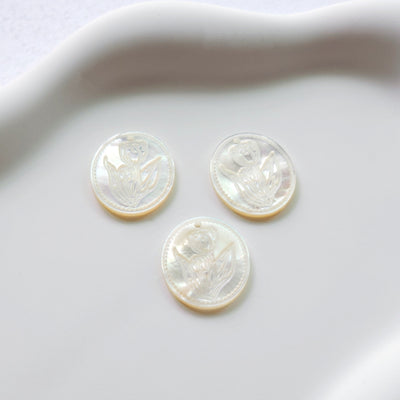 Oval-shaped Tulips Mother-of-Pearl, MOP Shell Pendant, Engraved White Nacre, Shell Charm, Mother of Pearl Jewelry Making Findings RY011