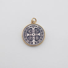 Load image into Gallery viewer, Antique Silver Portrait Pendant, Round Charm, Oval Charm, Necklace Making Charm, Jewelry Findings S1148