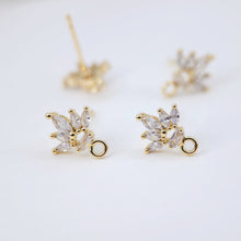 تحميل الصورة إلى عارض المعرض، أقراط على شكل ورقة من الزركونيا المكعبة، مطلية بالذهب مع حلقة، مضادة للحساسية، أدوات يدوية الصنع، لوازم صنع الأقراط بنفسك D0025