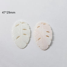 Cargar imagen en el visor de la galería, 10 colgantes de concha en forma de hoja, dijes de concha, accesorios para aretes y bisutería RY056