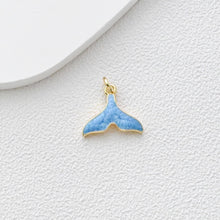 Cargar imagen en el visor de la galería, Colgante de cola de pez, dijes de vida marina esmaltados, dijes chapados en oro de 18 quilates, fabricación de pulseras, accesorios de joyería S1352