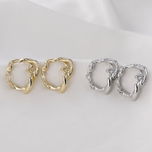تحميل الصورة إلى عارض المعرض، قرط أذن دائري الشكل بتصميم هندسي مجوف غير منتظم، مصنوع من الذهب/الفضة عيار 14 قيراطًا، ودبوس فضة S925 خالٍ من النيكل، مع حلقة LL167