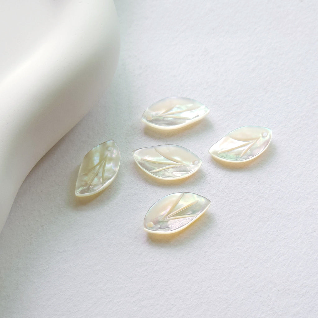 Leaf Shape White Mother-of-Pearl, MOP Shell Pendant, White Nacre, Shell Charm, Mother of Pearl Jewelry Making Findings RY012