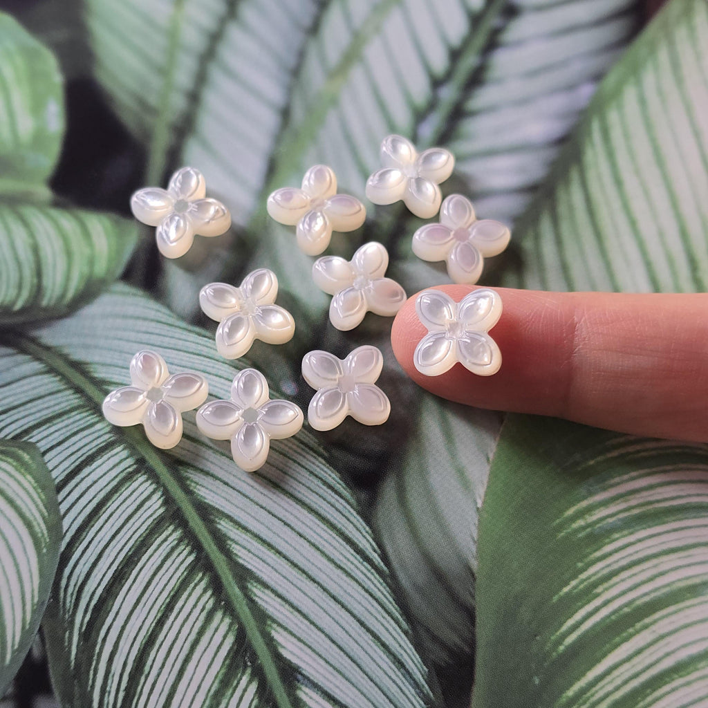 Flowers White Mother-of-Pearl, MOP Shell, Pearl Oyster, Engraved White Nacre, Shell Charm, Mother of Pearl Jewelry Making Findings RY070