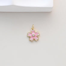 Cargar imagen en el visor de la galería, Dijes de flores esmaltadas pequeñas, colgante chapado en oro de 18 quilates, dijes para collares y pendientes, accesorios para bisutería S1319