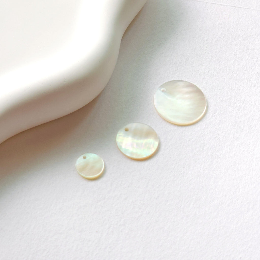 10 colgantes de concha redondos, dijes de concha, accesorios para aretes y bisutería RY036