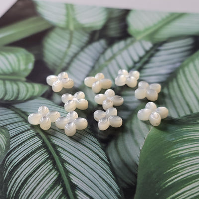 Flowers White Mother-of-Pearl, MOP Shell, Pearl Oyster, Engraved White Nacre, Shell Charm, Mother of Pearl Jewelry Making Findings RY070