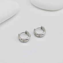 Cargar imagen en el visor de la galería, Aros de circonita cúbica con forma de estrella, redondos, de 14 mm, chapados en oro de 18 quilates, con cierre de palanca, D0526