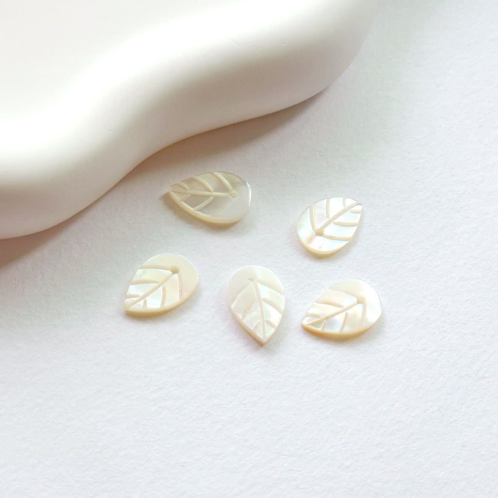 Leaf Shape White Mother-of-Pearl, MOP Shell Pendant, White Nacre, Shell Charm, Mother of Pearl Jewelry Making Findings RY001