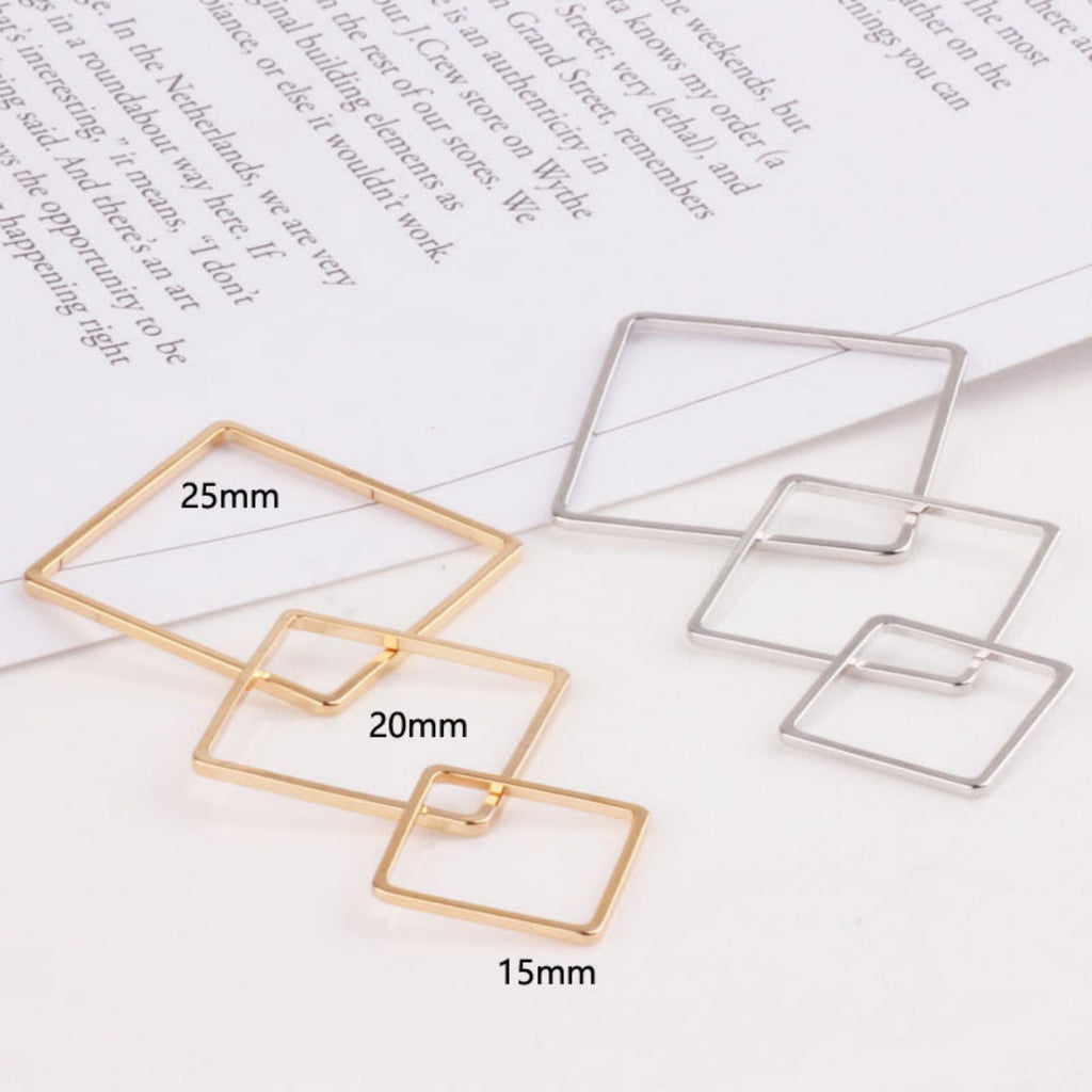 10 colgantes cuadrados calados, chapados en oro de 18 quilates y plata, para collar QR026-ZX7048