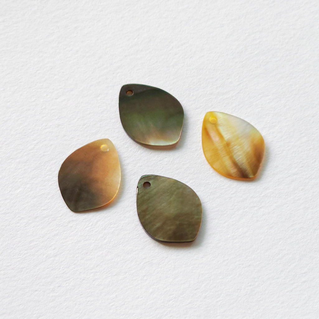 Leaf Shape Black Mother-of-Pearl, MOP Shell Pendant, Engraved Black Nacre, Shell Charm, Shell Jewelry Making Findings RY044