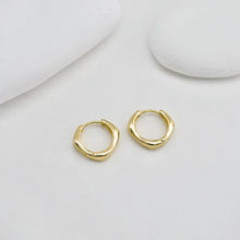 Load image into Gallery viewer, Geometric Rhombus Hoop, Minimalist Everyday Earrings, 17mm, 18K Gold Plated Leverback Earrings, Huggie Hoops Earring D0554
