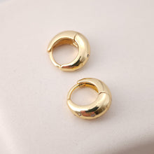 Load image into Gallery viewer, Small Gold Ear Hoops, 12*11.6mm, 18K Gold Plated Leverback Earrings, Huggie Hoops Earring S1183