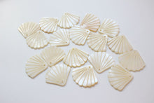 Load image into Gallery viewer, 10pcs Leaf Shape Shell Pendant, Shell Pendant, Shell Charm, Earring Making Findings, Jewelry Making Findings ZZ100