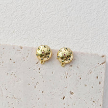 Cargar imagen en el visor de la galería, Pendientes de poste redondos, 10,8 x 9 mm, chapados en oro de 18 quilates, con aro, pavé de circonitas arcoíris, hipoalergénicos, accesorios para pendientes D0401