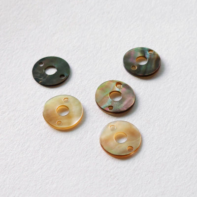 Round Black Mother-of-Pearl, MOP Shell Pendant, Engraved Black Nacre, Shell Charm, Button Pendants Shell Jewelry Making Findings RY046