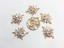 Cargar imagen en el visor de la galería, Dije de flor, colgante de flor de cristal de circonita cúbica, dijes para pendientes de circonita cúbica, dijes para pendientes de latón chapado en oro auténtico, accesorios de joyería STG021-F207