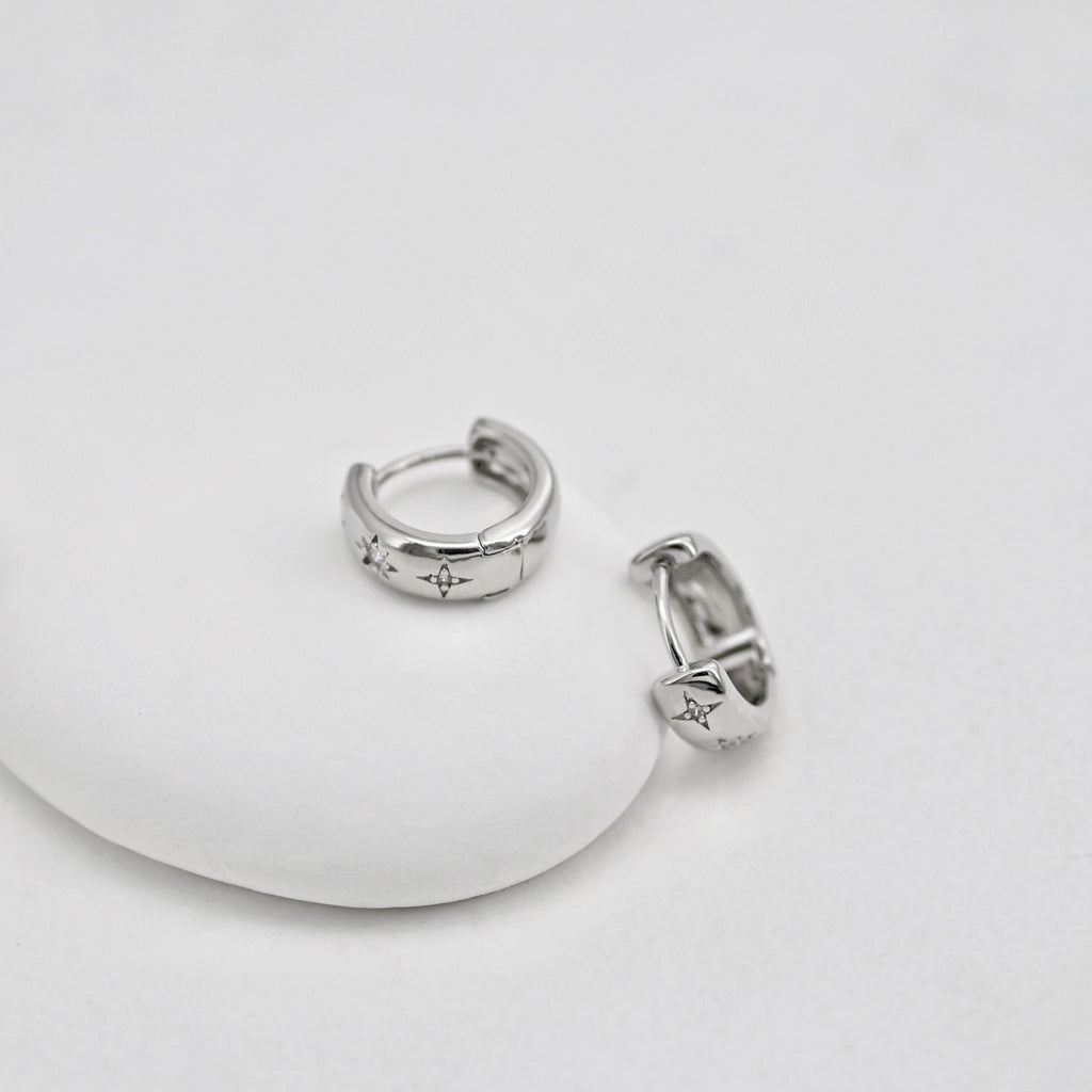 Aros de circonita cúbica con forma de estrella, redondos, de 14 mm, chapados en oro de 18 quilates, con cierre de palanca, D0526