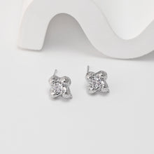 Cargar imagen en el visor de la galería, Pendientes de flor martillada con aro, chapados en oro de 18 quilates, sin níquel, pasador de plata S925, pavé de circonitas cúbicas, hipoalergénicos, D0410