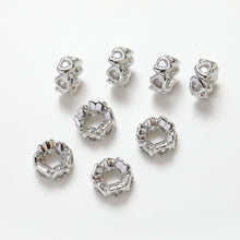 Cargar imagen en el visor de la galería, Cuentas espaciadoras redondas con forma de flor de corazón, chapadas en oro de 14 quilates, cuentas con espaciado de agujeros de circonita, cuentas para hacer collares y aretes, accesorios de joyería SC014