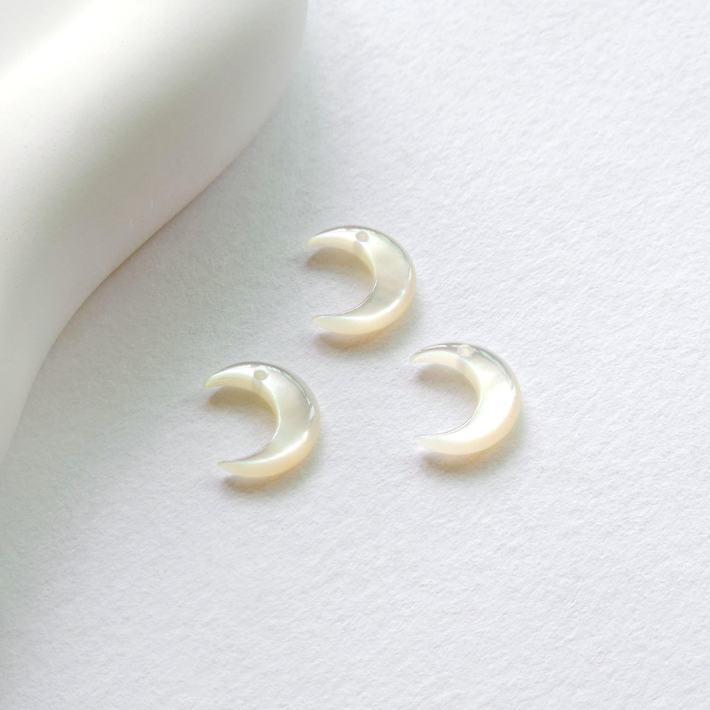 Moon Shape White Mother-of-Pearl, MOP Shell Pendant, 3D White Nacre, Ox Horn Shell Charm, Shell Jewelry Making Findings RY054