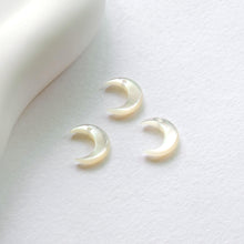 Load image into Gallery viewer, Moon Shape White Mother-of-Pearl, MOP Shell Pendant, 3D White Nacre, Ox Horn Shell Charm, Shell Jewelry Making Findings RY054
