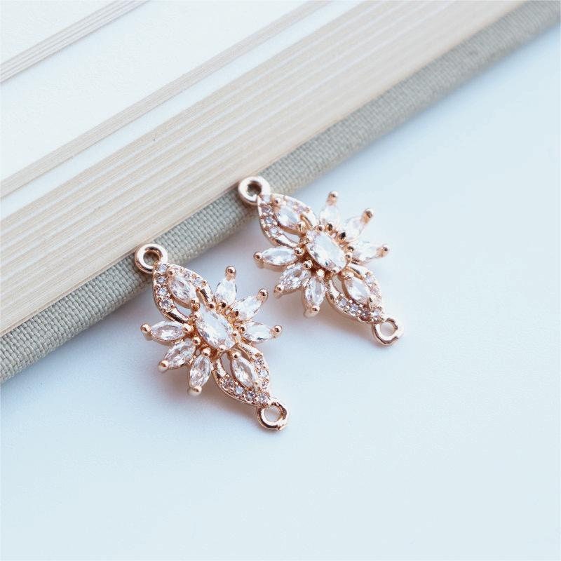 2 colgantes de flor con forma de flor de cristal de circonita cúbica, de latón chapado en oro auténtico, accesorios de joyería JY059-F073