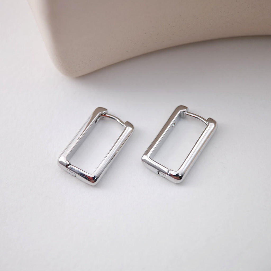 Gold Rectangular Hoop Earring, 16.3*10mm, 18K Gold Plated Leverback Earrings, Huggie Hoops Earring D0128