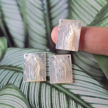 Load image into Gallery viewer, Maria White Mother-of-Pearl, MOP Shell Pendant, Engraved Maria White Nacre, Pearl Oyster, Rectangular Shell Jewelry Making Findings RY073