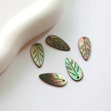 Load image into Gallery viewer, Leaf Shape Black Mother-of-Pearl, MOP Shell Pendant, Black Nacre, Shell Charm, Mother of Pearl Jewelry Making Findings RY006